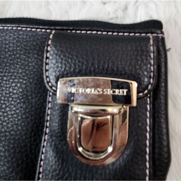 𝅺Victoria's Secret Leather Look Wristlet - Picture 4 of 10